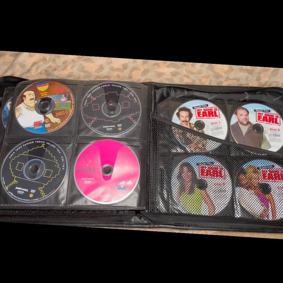 Binder of 137 Discs - Bluray and DVDs - Disney/True Blood/Shrek/Futurama/ATHF - Picture 12 of 15